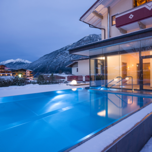 vind je het luxe Hotel Garni Auszeit. De skilift Karwendel ligt op circa 500 meter afstand en het pittoreske centrum van Pertisau ligt op slechts 100 meter afstand. </p><p>In het uitgebreide wellness center kun je o.a. genieten van een verwarmd zwembad