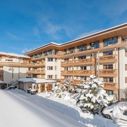 Hotel Zentral is onlangs geheel gerenoveerd en ligt aan een rustige zijstraat in het centrum van het bruisende Kirchberg en op slechts een korte afstand van de skiliften. Dit luxueuze hotel heeft vele faciliteiten zoals een uitgebreid wellness
